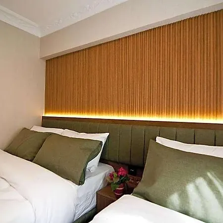 Aurora Eco فندق
