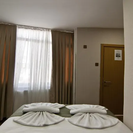 Aurora Eco Hotel *